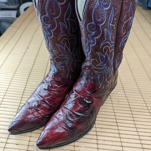 VTG OLATHE BOOT COMPANY Ladies black cherry Exotic EEL SKIN Western Cowgirl Boot